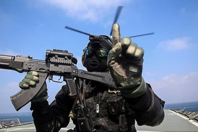 IRGC Tunggu Kapal Perang AS di Selat Hormuz IRGC Tunggu Kapal Perang AS di Selat Hormuz