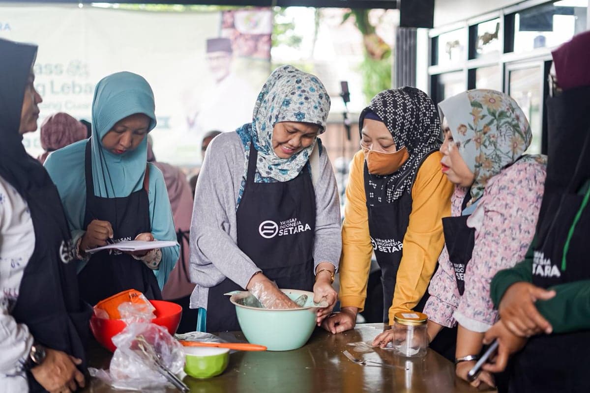 Tambah Cuan untuk Ibu-ibu, Sandiaga Uno Gelar Pelatihan Resep Viral di Depok Tambah Cuan untuk Ibu-ibu, Sandiaga Uno Gelar Pelatihan Resep Viral di Depok