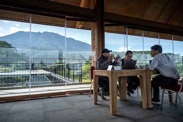 Pemberdayaan Masyarakat, Eiger Adventure Land Rekrut Lebih 600 Warga Megamendung Pemberdayaan Masyarakat, Eiger Adventure Land Rekrut Lebih 600 Warga Megamendung