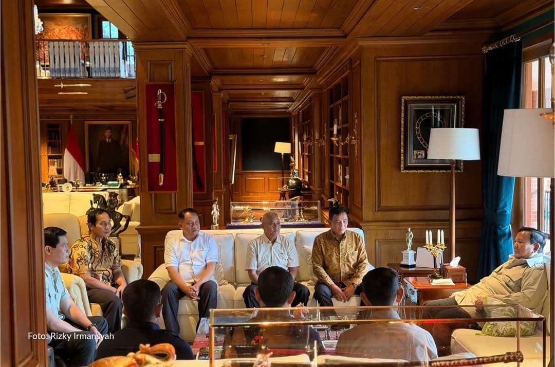 Momen Prabowo Silaturahmi dengan Ajudan dan Pengawal Saat Aktif di Kostrad dan Kopassus Momen Prabowo Silaturahmi dengan Ajudan dan Pengawal Saat Aktif di Kostrad dan Kopassus