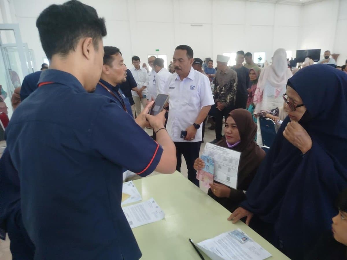 Melalui PosIND Pemerintah Beri Bantuan untuk Warga Terdampak Bencana Alam di Pidie Jaya Melalui PosIND Pemerintah Beri Bantuan untuk Warga Terdampak Bencana Alam di Pidie Jaya