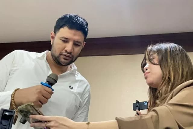 Kamelia Akhirnya Buka Suara, Ia Mengaku Sudah Putus dengan Ammar Zoni Kamelia Akhirnya Buka Suara, Ia Mengaku Sudah Putus dengan Ammar Zoni