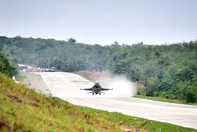 Gebrakan RI, Ruas Jalan Tol Bakal Dimodif Jadi Landasan Jet Tempur Gebrakan RI, Ruas Jalan Tol Bakal Dimodif Jadi Landasan Jet Tempur