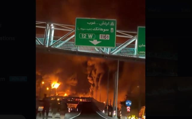 Perang Psikologis Dimulai, Israel Serang 4 Fasilitas Penyimpanan Minyak Iran Perang Psikologis Dimulai, Israel Serang 4 Fasilitas Penyimpanan Minyak Iran