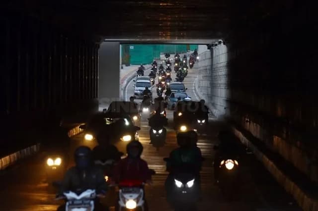 Underpass Mampang Prapatan Sudah Bisa Dilalui Kendaraan setelah Banjir Underpass Mampang Prapatan Sudah Bisa Dilalui Kendaraan setelah Banjir