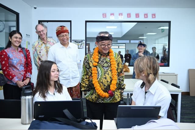 Mendikdasmen Dukung Aturan Komdigi Batasi Media Sosial Anak Mendikdasmen Dukung Aturan Komdigi Batasi Media Sosial Anak