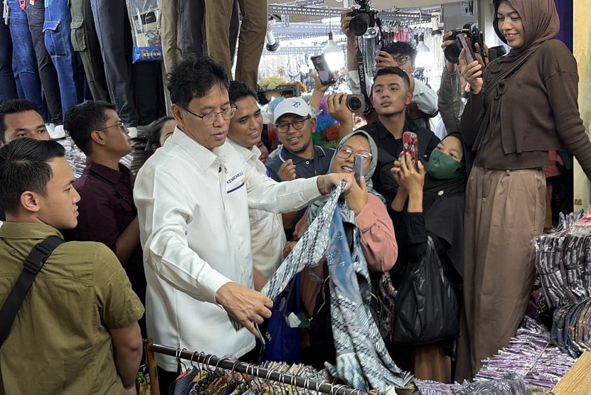 Momen Purbaya Ditodong THR saat Sidak ke Tanah Abang: Janjikan Akhir Tahun Ekonomi Tumbuh Momen Purbaya Ditodong THR saat Sidak ke Tanah Abang: Janjikan Akhir Tahun Ekonomi Tumbuh