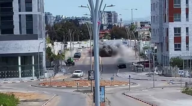 Pertahanan Israel Kian Lemah, Bom Tandan Iran Meledak dan Tewaskan 1 Orang Pertahanan Israel Kian Lemah, Bom Tandan Iran Meledak dan Tewaskan 1 Orang