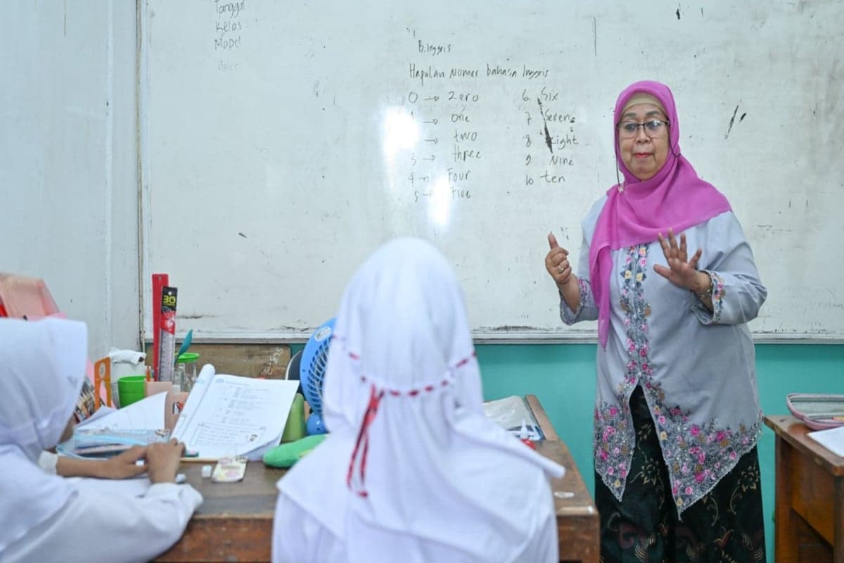 Bahasa Inggris Jadi Mapel Wajib di SD Mulai 2027, Kemendikdasmen Latih Ribuan Guru Bahasa Inggris Jadi Mapel Wajib di SD Mulai 2027, Kemendikdasmen Latih Ribuan Guru
