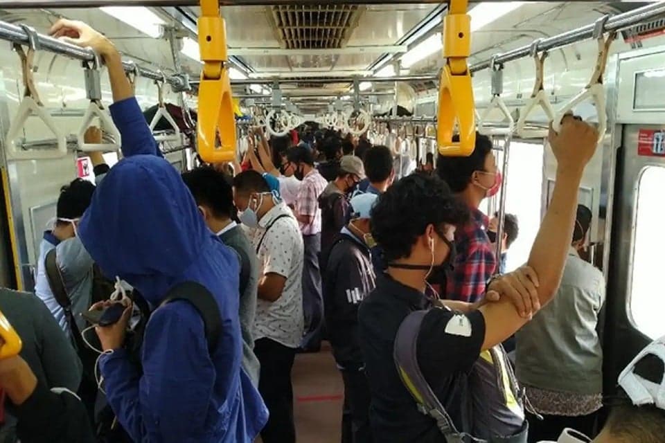 Diduga Dilecehkan di KRL, Korban Berani Rekam dan Teriak Minta Tolong Diduga Dilecehkan di KRL, Korban Berani Rekam dan Teriak Minta Tolong