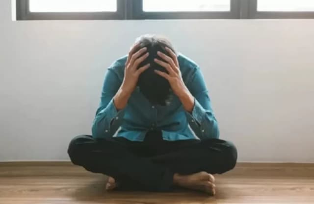 Ini Alasan Mengapa Pria Jarang Bercerita Saat Stres dan Depresi Ini Alasan Mengapa Pria Jarang Bercerita Saat Stres dan Depresi