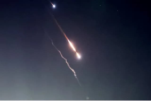 Iran Gempur 2 Pangkalan Militer Israel dan Markas Besar Shin Bet, Ledakan Guncang Yerusalem Iran Gempur 2 Pangkalan Militer Israel dan Markas Besar Shin Bet, Ledakan Guncang Yerusalem