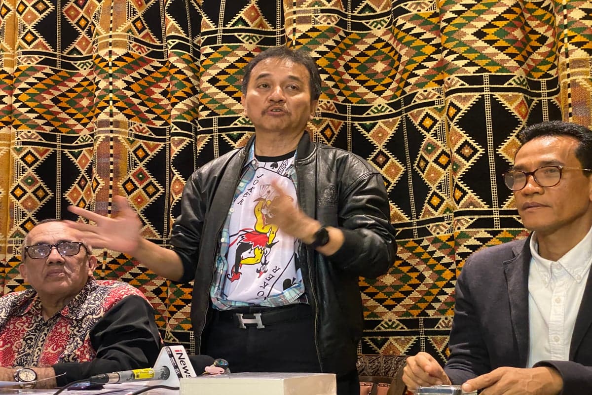 Roy Suryo Pastikan Tak Bakal Ikuti Jejak Rismon Sianipar di Kasus Ijazah Jokowi Roy Suryo Pastikan Tak Bakal Ikuti Jejak Rismon Sianipar di Kasus Ijazah Jokowi