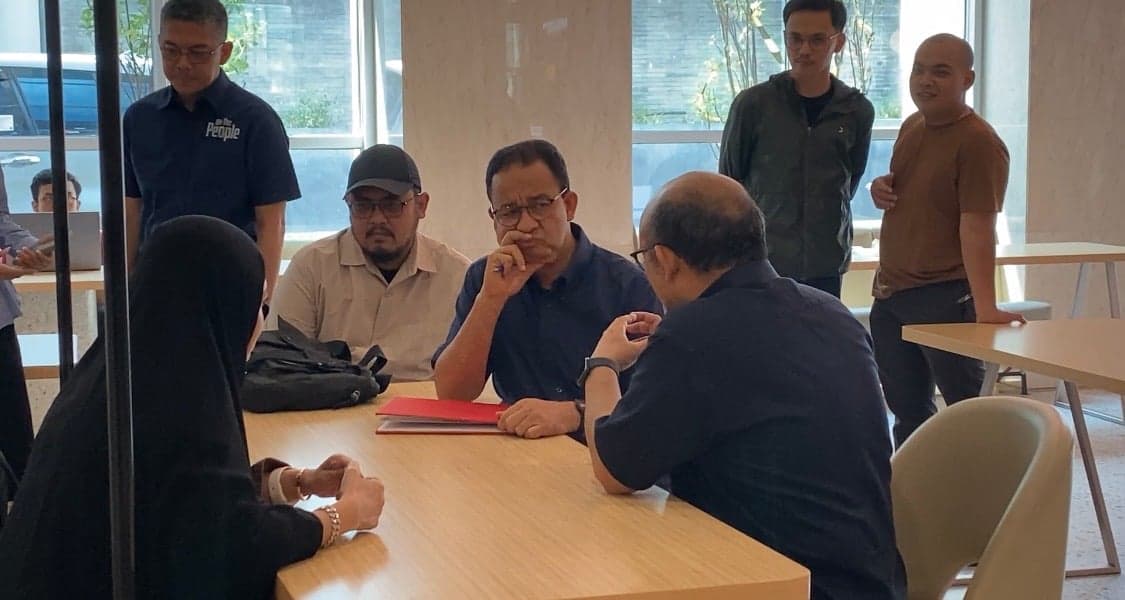 Aktivis Kontras Disiram Air Keras, Anies Sebut Kritik Bukan Ancaman Aktivis Kontras Disiram Air Keras, Anies Sebut Kritik Bukan Ancaman