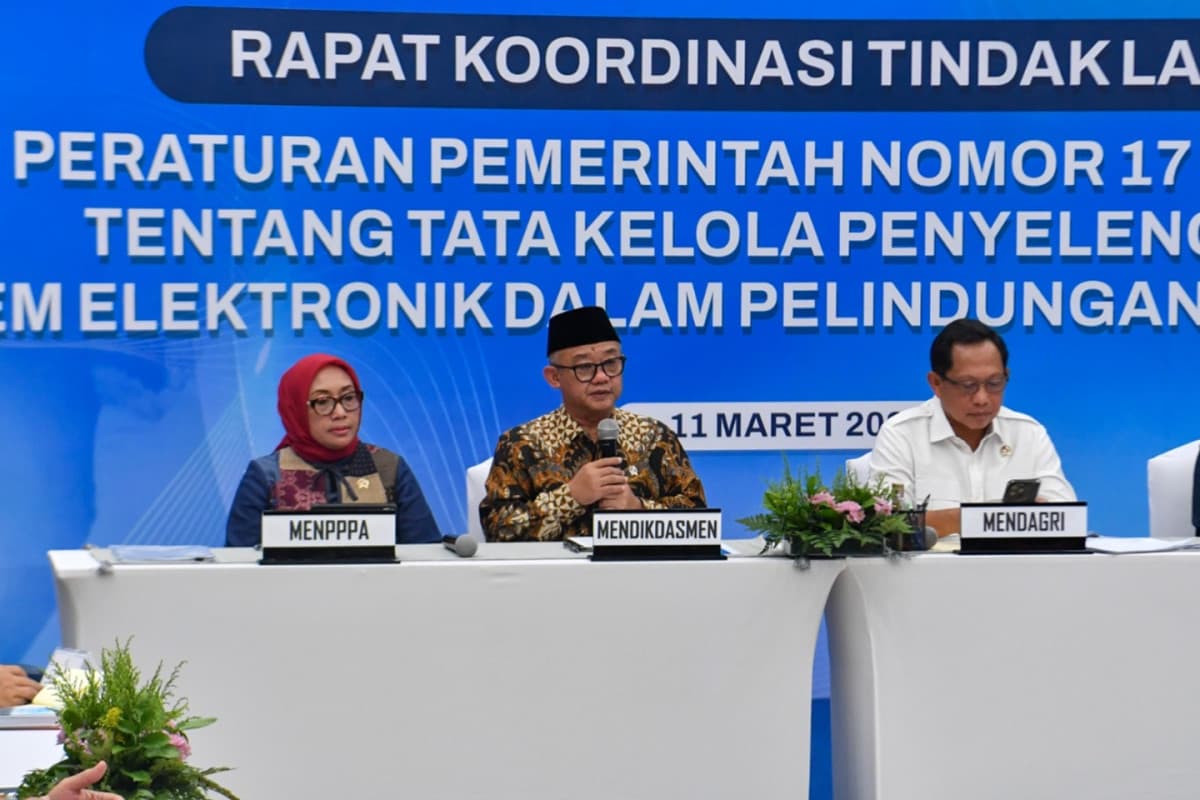 Dukung PP Tunas, Kemendikdasmen Terapkan Prinsip 3S untuk Batasi Screen Time Anak Dukung PP Tunas, Kemendikdasmen Terapkan Prinsip 3S untuk Batasi Screen Time Anak