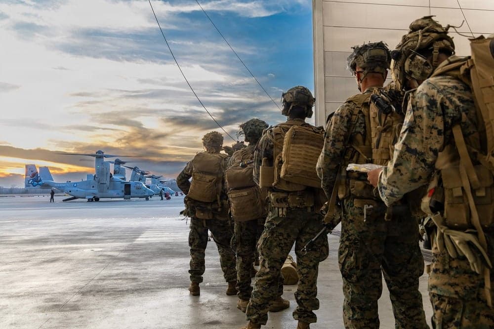 Ingin Buka Selat Hormuz, AS Kirim 2.500 Marinir dan Kapal Serbu Ingin Buka Selat Hormuz, AS Kirim 2.500 Marinir dan Kapal Serbu