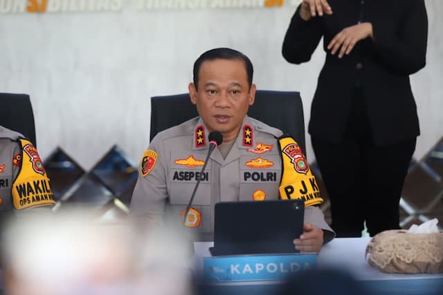 Aktivis Kontras Disiram Air Keras, Kapolda Metro Jaya: Doakan Bisa Terungkap dengan Cepat Aktivis Kontras Disiram Air Keras, Kapolda Metro Jaya: Doakan Bisa Terungkap dengan Cepat