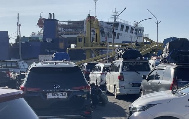 Pemudik dari Pulau Jawa ke Sumatera Alami Kenaikan, ASDP Catat 48.286 di H-6 Lebaran Pemudik dari Pulau Jawa ke Sumatera Alami Kenaikan, ASDP Catat 48.286 di H-6 Lebaran