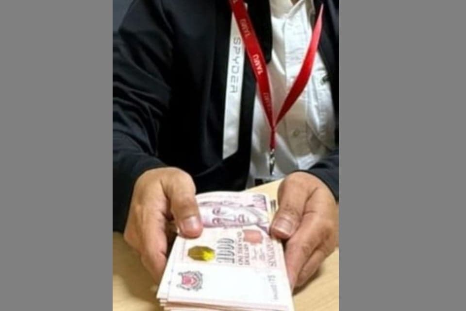 KPK Sita Mobil dan Uang Rp1 Miliar terkait Kasus Suap Impor Barang Bea Cukai KPK Sita Mobil dan Uang Rp1 Miliar terkait Kasus Suap Impor Barang Bea Cukai