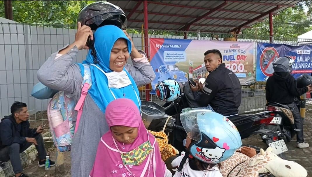 Hemat Ongkos Mudik, Ibu Asal Karawang Ajak 2 Anak Touring Motor ke Madiun Hemat Ongkos Mudik, Ibu Asal Karawang Ajak 2 Anak Touring Motor ke Madiun