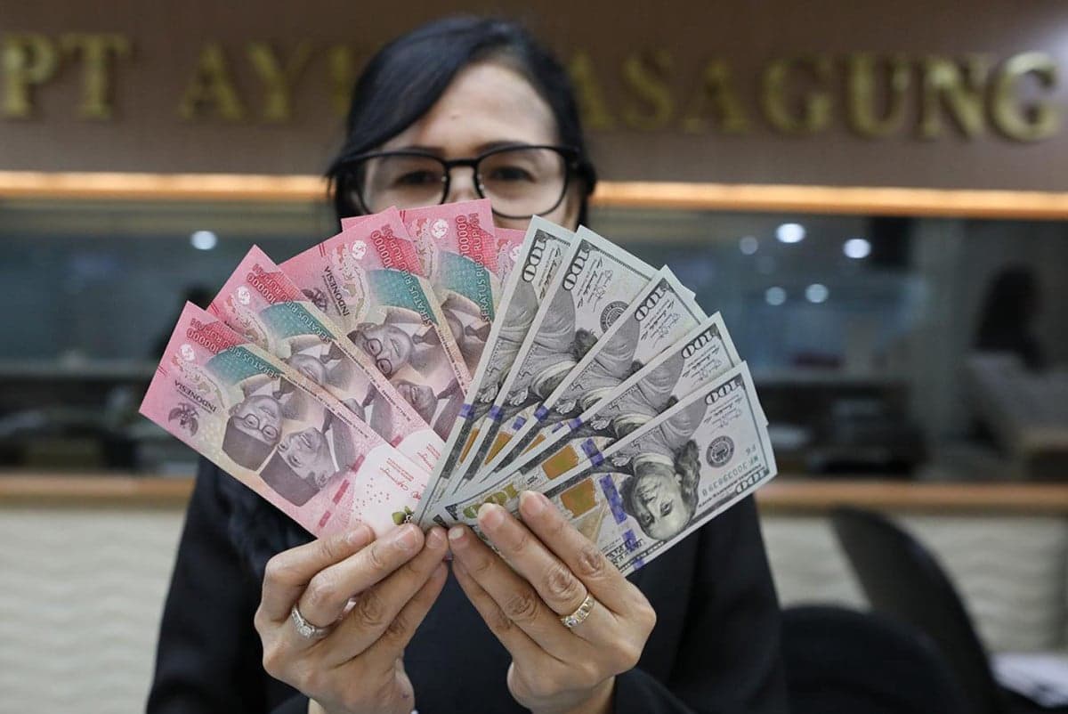 Rupiah Ambruk Sempat Sentuh Rp17.000 per Dolar AS, Begini Kondisi Terbarunya Rupiah Ambruk Sempat Sentuh Rp17.000 per Dolar AS, Begini Kondisi Terbarunya