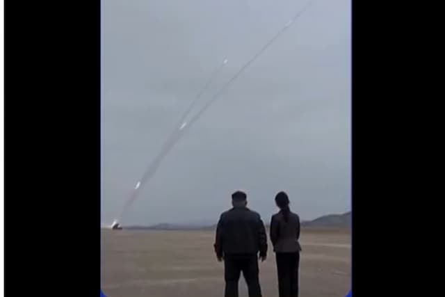 Kim Jong-un dan Putrinya Nobar Rudal Besar, Kasih Paham Musuh tentang Daya Hancur Nuklir Korut! Kim Jong-un dan Putrinya Nobar Rudal Besar, Kasih Paham Musuh tentang Daya Hancur Nuklir Korut!