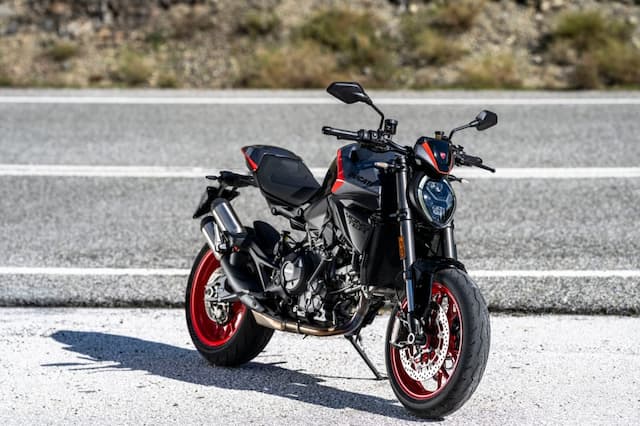 Ducati Monster Tampil Semakin Garang dengan Goresan Corak Baru Ducati Monster Tampil Semakin Garang dengan Goresan Corak Baru