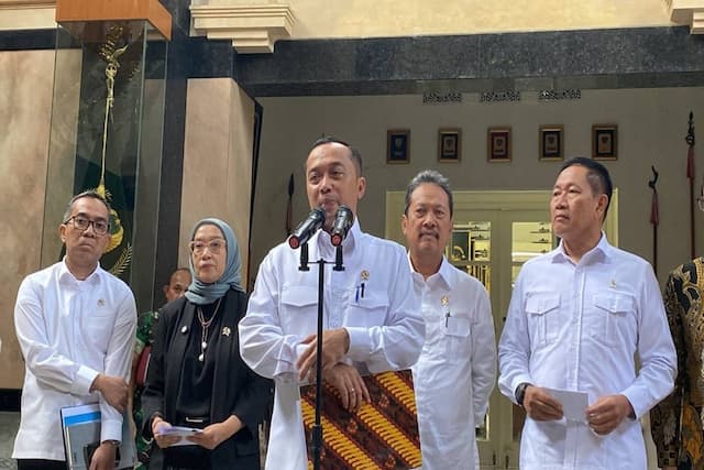 Gelar Rapat Bersama 6 Menteri, Mensesneg: Pemerintah Bakal Evaluasi Postur Kepegawaian Gelar Rapat Bersama 6 Menteri, Mensesneg: Pemerintah Bakal Evaluasi Postur Kepegawaian