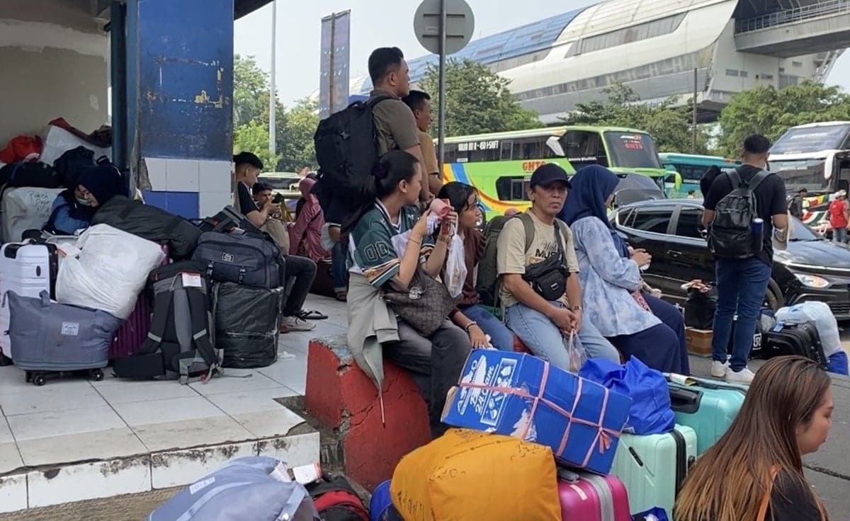 H-4 Lebaran 2026, Terminal Kampung Rambutan Dipadati Pemudik H-4 Lebaran 2026, Terminal Kampung Rambutan Dipadati Pemudik