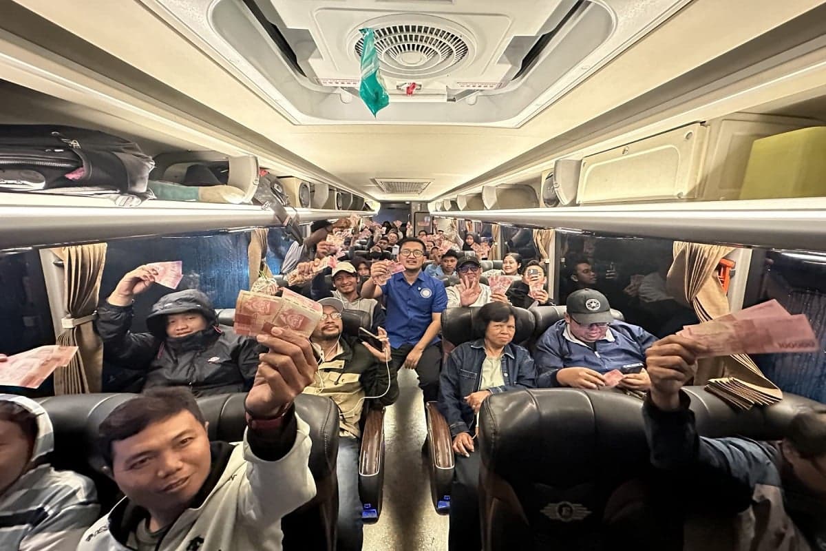 Ribuan Pemudik Terbantu 10 Bus Mudik Gratis dari Anggota DPR Tom Liwafa Ribuan Pemudik Terbantu 10 Bus Mudik Gratis dari Anggota DPR Tom Liwafa