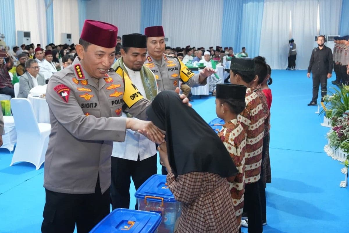 Resmikan Masjid Al-Adzim Polda Riau, Kapolri Perkuat Community Policing lewat Satgas PHK dan Ojol Resmikan Masjid Al-Adzim Polda Riau, Kapolri Perkuat Community Policing lewat Satgas PHK dan Ojol
