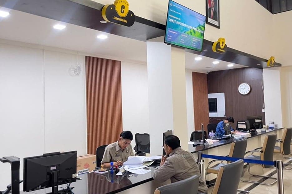 Bantu Warga Urus Sertifikat, 40 Kantor Pertahanan di Jatim Tetap Beroperasi saat Lebaran Bantu Warga Urus Sertifikat, 40 Kantor Pertahanan di Jatim Tetap Beroperasi saat Lebaran