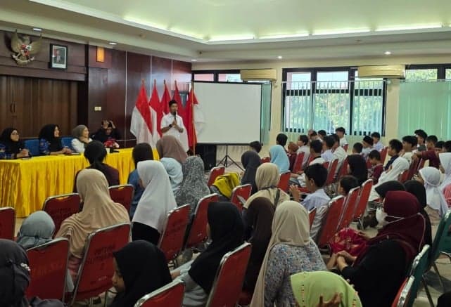 Blueray Cargo Rayakan 24 Tahun dengan Berbagi Bersama Anak Yatim Blueray Cargo Rayakan 24 Tahun dengan Berbagi Bersama Anak Yatim