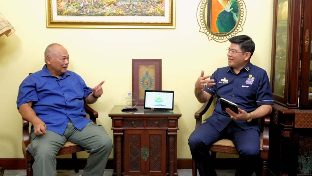 Dian Wirengjurit Sebut Serangan ke Iran Cara Trump Alihkan Isu Epstein Files Dian Wirengjurit Sebut Serangan ke Iran Cara Trump Alihkan Isu Epstein Files