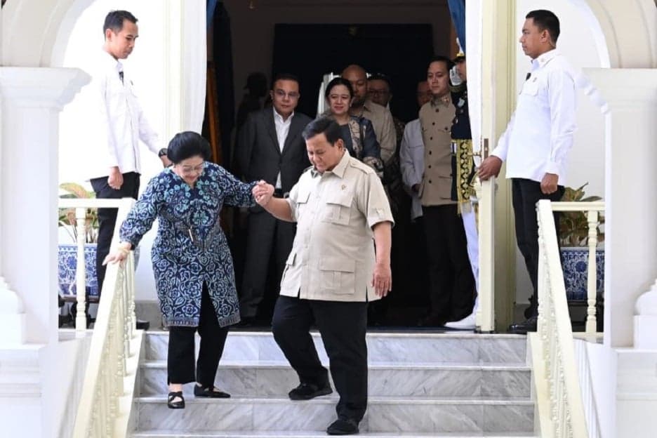 Momen Hangat Pertemuan Prabowo-Megawati di Istana, Gandeng Tangan hingga Lempar Senyuman Momen Hangat Pertemuan Prabowo-Megawati di Istana, Gandeng Tangan hingga Lempar Senyuman