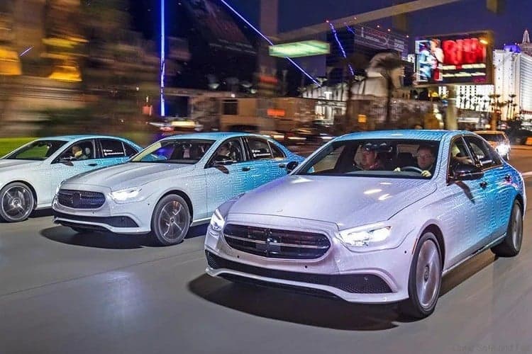Mercedes-Benz Berencana Gandeng Geely untuk Kembangkan Mobil Listrik Baru Mercedes-Benz Berencana Gandeng Geely untuk Kembangkan Mobil Listrik Baru