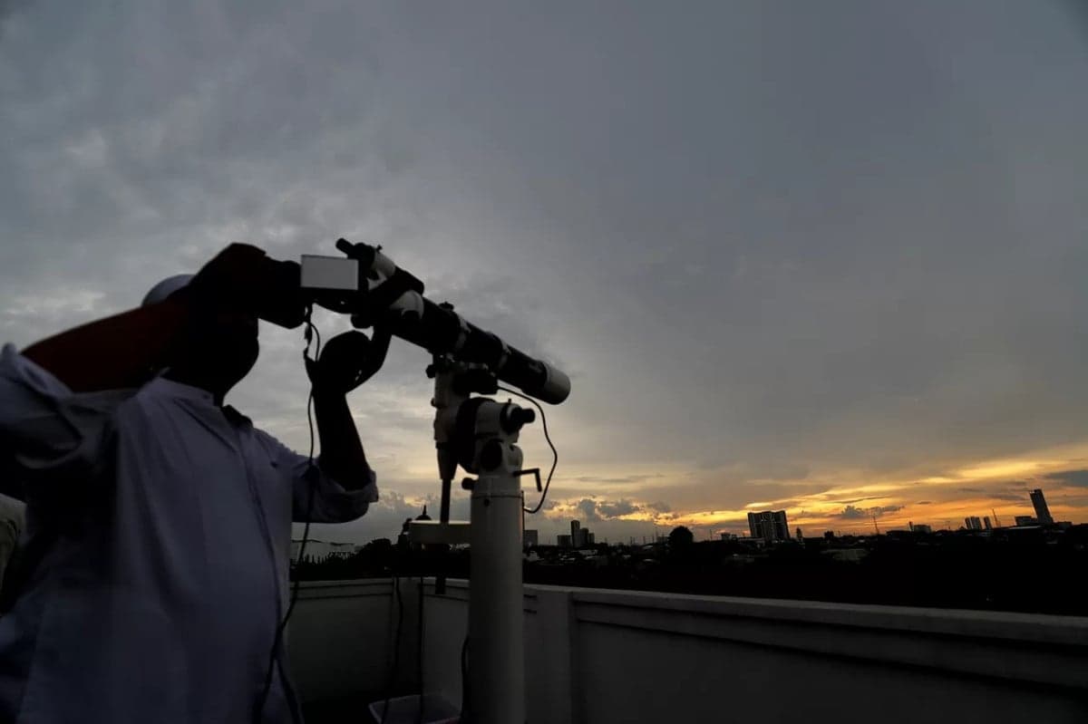 Tim Rukyat Hilal Kemenag Sebut Hilal 3 Derajat, tapi Belum Capai Ambang Batas Elongasi Tim Rukyat Hilal Kemenag Sebut Hilal 3 Derajat, tapi Belum Capai Ambang Batas Elongasi