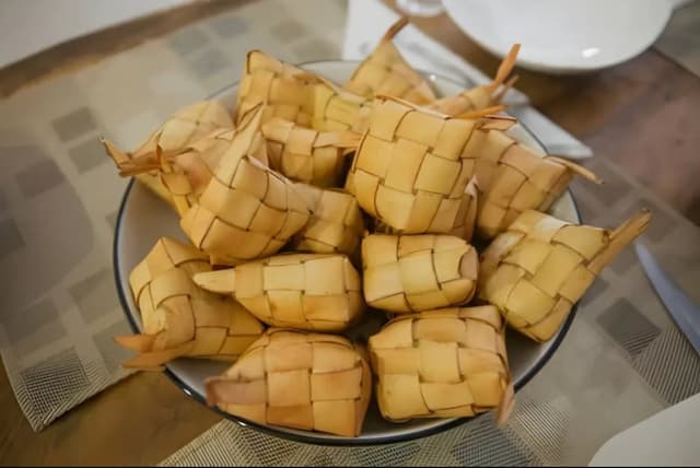 5 Tips Memasak Ketupat Lebaran Cepat Matang 30 Menit, Hemat Gas dan Anti Gagal 5 Tips Memasak Ketupat Lebaran Cepat Matang 30 Menit, Hemat Gas dan Anti Gagal