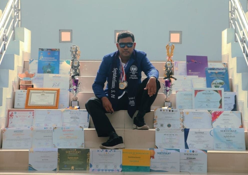 Kisah Septaberlianto, Penerima KIP Kuliah UNY yang Lulus Cumlaude dengan Segudang Prestasi Kisah Septaberlianto, Penerima KIP Kuliah UNY yang Lulus Cumlaude dengan Segudang Prestasi