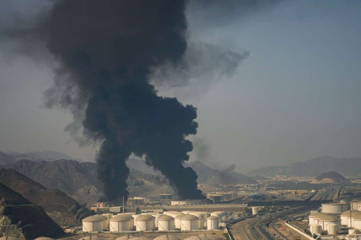 Iran Gempur Fasilitas Energi Negara Teluk, Harga Minyak Tembus USD115 per Barel Iran Gempur Fasilitas Energi Negara Teluk, Harga Minyak Tembus USD115 per Barel