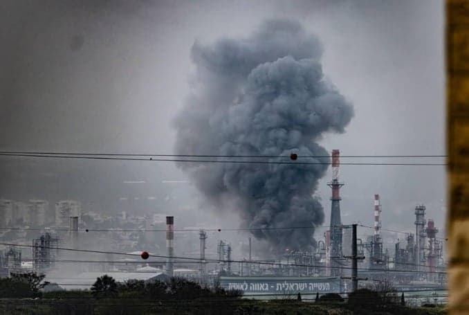 Iran Serang Kompleks Petrokimia Haifa Israel, Jaringan Listrik Terganggu Iran Serang Kompleks Petrokimia Haifa Israel, Jaringan Listrik Terganggu