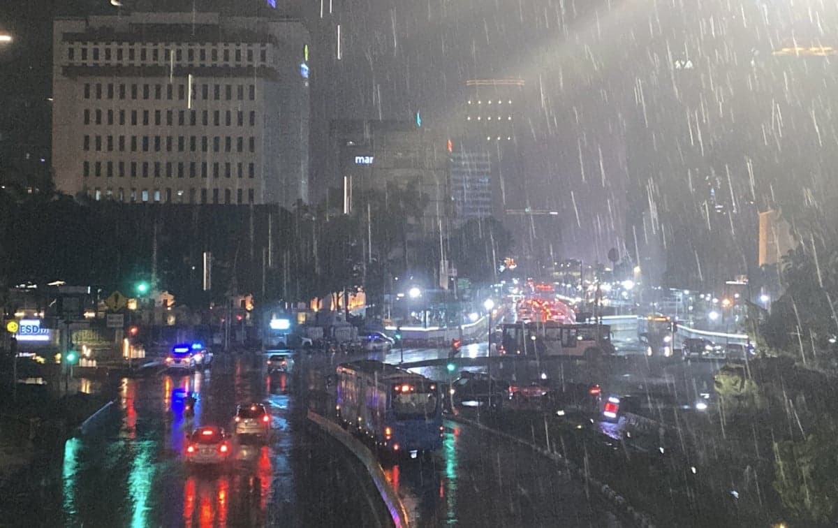 Car Free Night Malam Takbiran di Jalan Sudirman-Thamrin Diguyur Hujan Car Free Night Malam Takbiran di Jalan Sudirman-Thamrin Diguyur Hujan