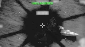 Bayang-bayang Kapal Penebar Ranjau Iran di Selat Hormuz yang Menakutkan Bayang-bayang Kapal Penebar Ranjau Iran di Selat Hormuz yang Menakutkan