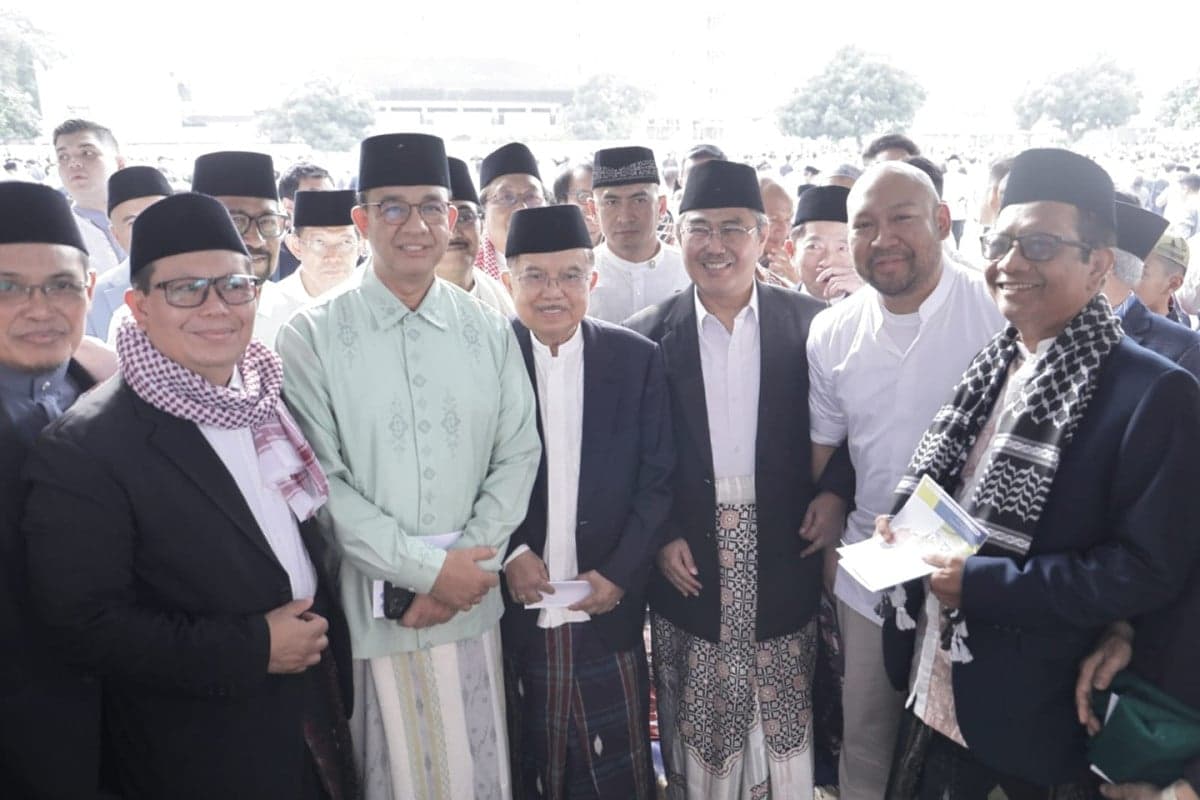 Momen Didit Prabowo, Anies, JK, Mahfud MD, hingga Jimly Foto Bareng usai Salat Idulfitri di Masjid Al Azhar Momen Didit Prabowo, Anies, JK, Mahfud MD, hingga Jimly Foto Bareng usai Salat Idulfitri di Masjid Al Azhar