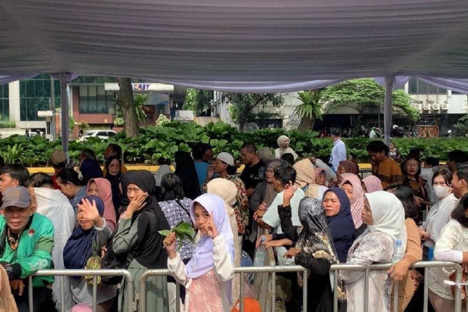 Warga Antusias Ikut Halalbihalal di Istana: Mau Ketemu Prabowo dan Dapat Sembako Warga Antusias Ikut Halalbihalal di Istana: Mau Ketemu Prabowo dan Dapat Sembako