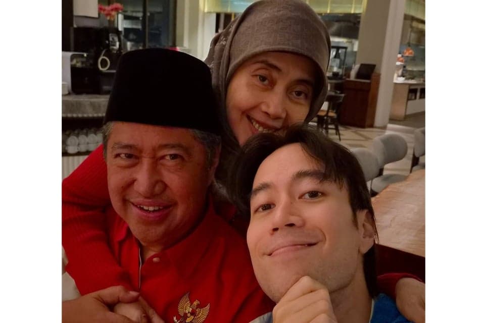 Kehilangan Sosok Penuh Ide, Lebaran Keluarga Vidi Aldiano Terasa Hambar Kehilangan Sosok Penuh Ide, Lebaran Keluarga Vidi Aldiano Terasa Hambar