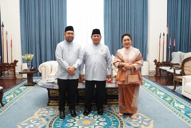 Momen Hangat Prabowo, Titiek Soeharto, dan Didit di Istana saat Lebaran 2026 Momen Hangat Prabowo, Titiek Soeharto, dan Didit di Istana saat Lebaran 2026