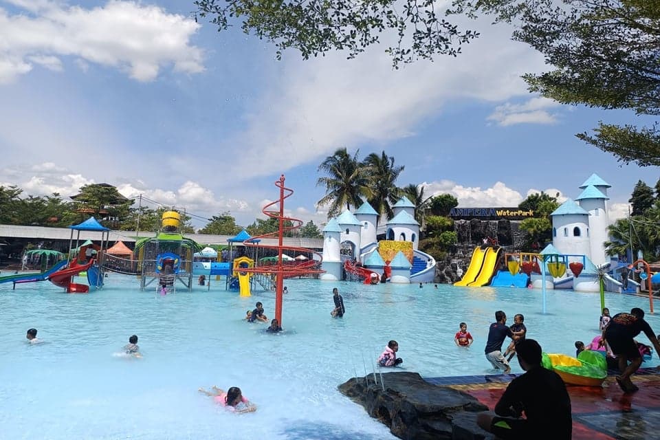 Sensasi Waterpark Kota Besar Hadir di Tasikmalaya, Diserbu Pengunjung saat Lebaran Sensasi Waterpark Kota Besar Hadir di Tasikmalaya, Diserbu Pengunjung saat Lebaran