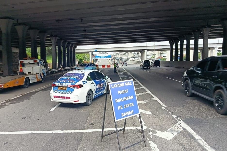 Lalu Lintas Padat, Jasamarga Berlakukan Buka Tutup Akses Masuk Tol MBZ Lalu Lintas Padat, Jasamarga Berlakukan Buka Tutup Akses Masuk Tol MBZ