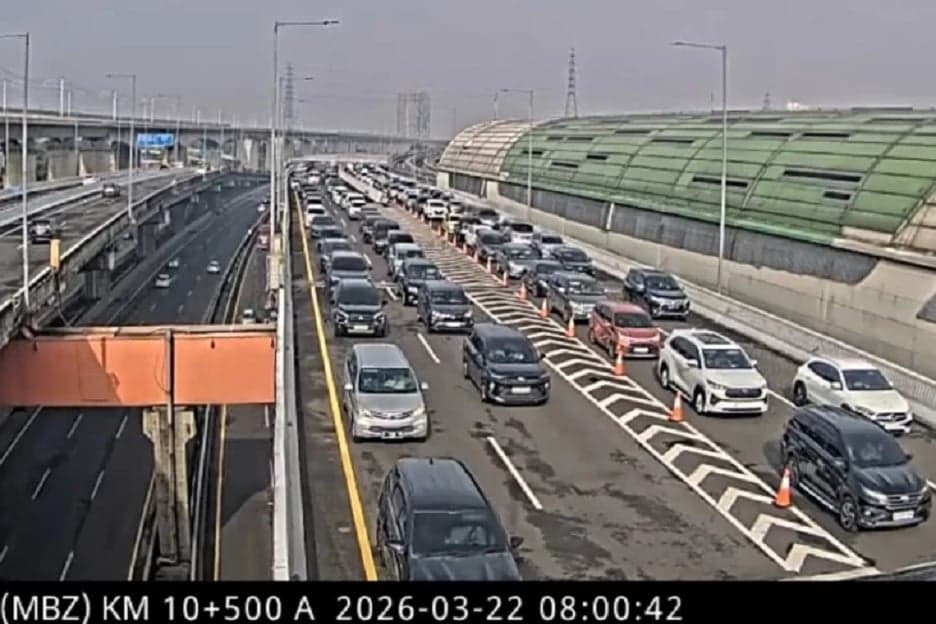 Lebaran Kedua, Tol Layang MBZ Arah Cikampek Macet Sepanjang 9 KM Lebaran Kedua, Tol Layang MBZ Arah Cikampek Macet Sepanjang 9 KM